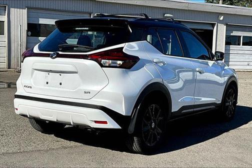 2021 Nissan Kicks SR
