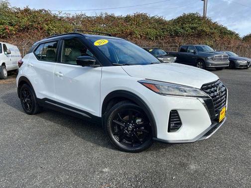 2021 Nissan Kicks SR