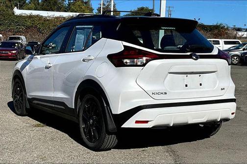 2021 Nissan Kicks SR