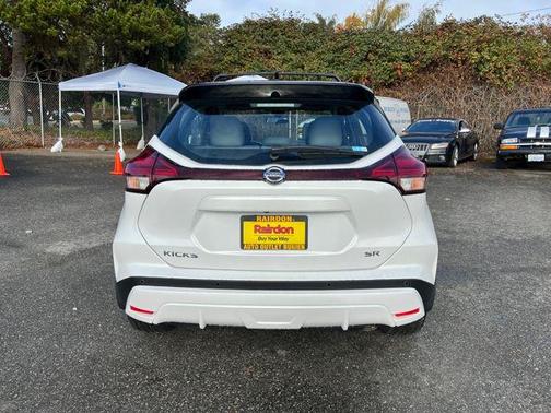 2021 Nissan Kicks SR
