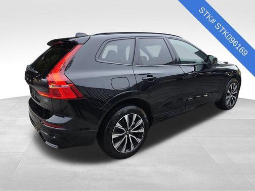 2025 Volvo XC60 B5 Plus
