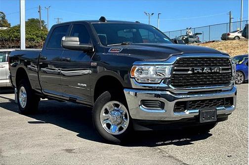 2022 RAM 2500 Tradesman Crew Cab 4x4 6'4' Box
