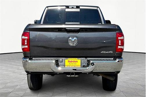 2022 RAM 2500 Tradesman Crew Cab 4x4 6'4' Box