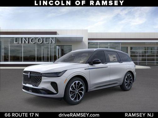 SILVER RADIANCE MET CC 2026 Lincoln Nautilus Reserve