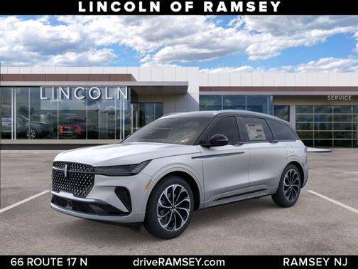 Silver Radiance Metallic Clearcoat 2026 Lincoln Nautilus Reserve