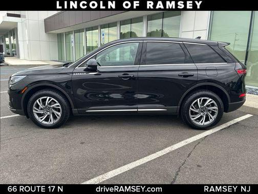 INFINITE BLACK MET CC 2023 Lincoln Corsair Standard