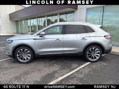 Silver Radiance Metallic Clearcoat 2023 Lincoln Nautilus Reserve
