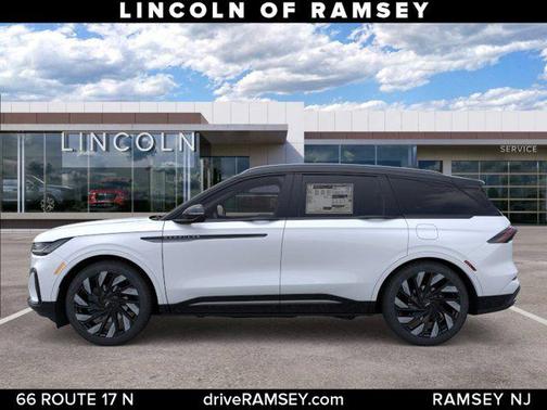 White Platinum Metallic Tri-Coat 2026 Lincoln Nautilus Reserve