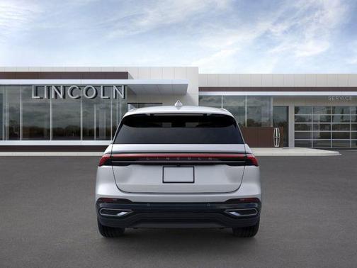 SILVER RADIANCE MET CC 2026 Lincoln Nautilus Premiere