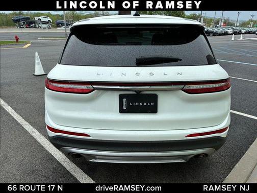 PRISTINE WHITE MET 3C 2023 Lincoln Corsair Standard