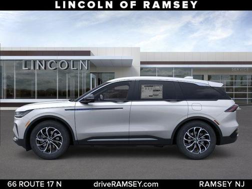 SILVER RADIANCE MET CC 2026 Lincoln Nautilus Premiere