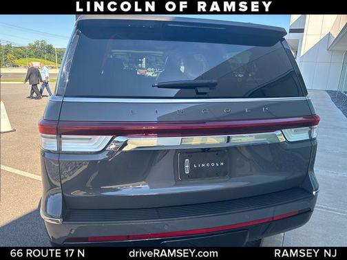 Chroma Caviar Dark Gray Metallic Clearcoat 2022 Lincoln Navigator Black Label
