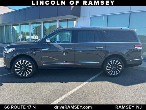 Chroma Caviar Dark Gray Metallic Clearcoat 2022 Lincoln Navigator Black Label