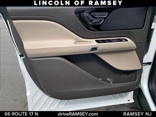 2022 Lincoln Aviator Standard AWD