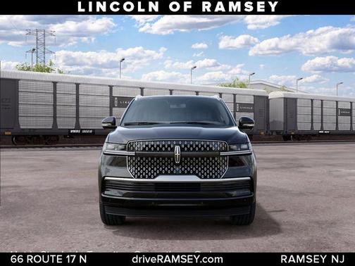 Infinite Black Metallic Clearcoat 2027 Lincoln Navigator Reserve