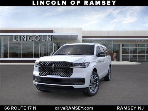 Crystal White Metallic Clearcoat 2026 Lincoln Navigator Reserve