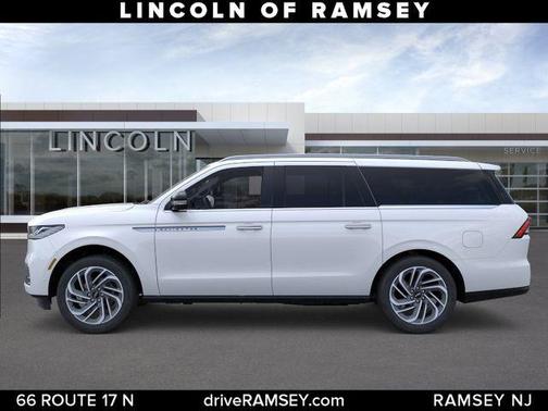 Crystal White Metallic Clearcoat 2026 Lincoln Navigator Reserve