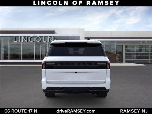 Crystal White Metallic Clearcoat 2026 Lincoln Navigator Reserve