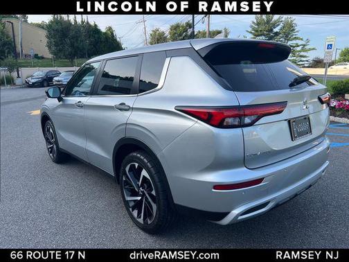 Alloy Silver Metallic 2022 Mitsubishi Outlander SE