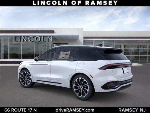 WHITE PLATINUM MET 3C 2026 Lincoln Nautilus Reserve