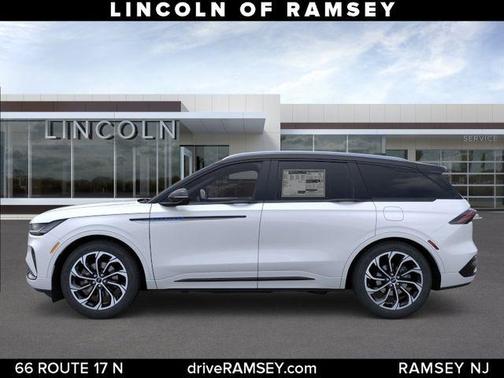 WHITE PLATINUM MET 3C 2026 Lincoln Nautilus Reserve