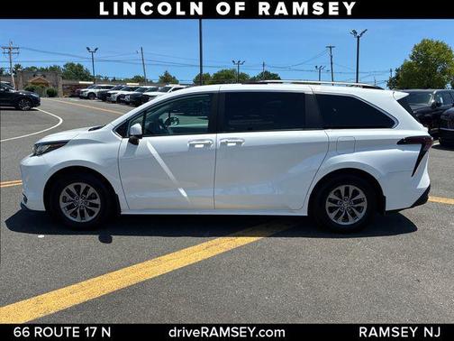 Ice Cap 2023 Toyota Sienna LE