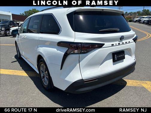 Ice Cap 2023 Toyota Sienna LE