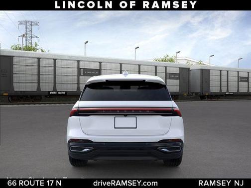 White Platinum Metallic Tri-Coat 2026 Lincoln Nautilus Premiere