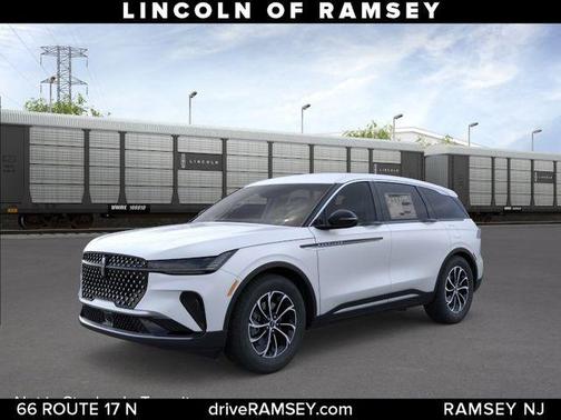 White Platinum Metallic Tri-Coat 2026 Lincoln Nautilus Premiere