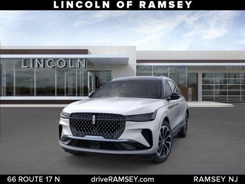 SILVER RADIANCE MET CC 2026 Lincoln Nautilus Reserve