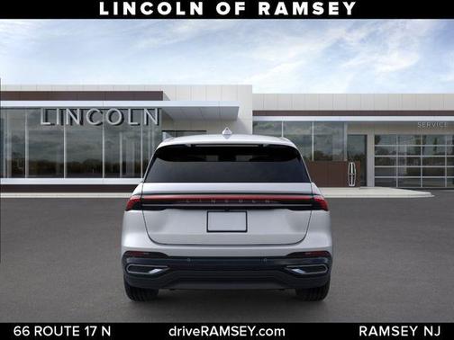 Silver Radiance Metallic Clearcoat 2026 Lincoln Nautilus Premiere