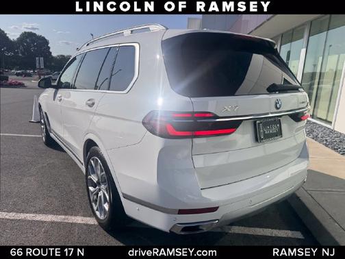 Alpine White 2024 BMW X7 xDrive40i