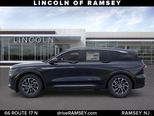 Infinite Black Metallic Clearcoat 2026 Lincoln Nautilus Premiere