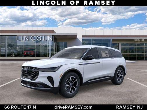 White Platinum Metallic Tri-Coat 2026 Lincoln Nautilus Premiere