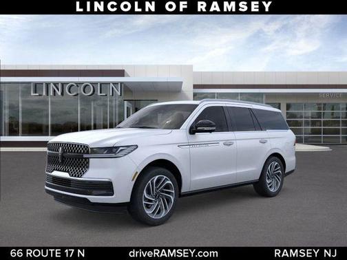 CRYSTAL WHITE METALLIC CC 2026 Lincoln Navigator Reserve