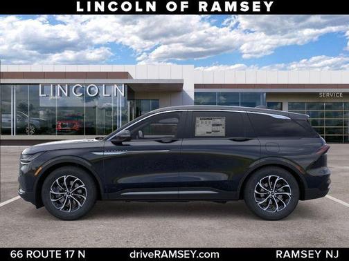 Infinite Black Metallic Clearcoat 2026 Lincoln Nautilus Premiere