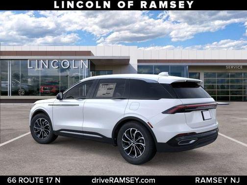 White Platinum Metallic Tri-Coat 2026 Lincoln Nautilus Premiere