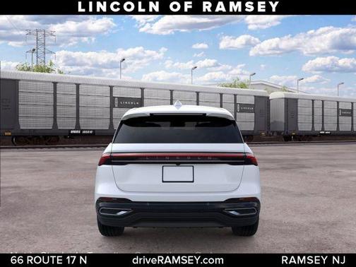 White Platinum Metallic Tri-Coat 2026 Lincoln Nautilus Premiere
