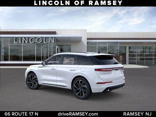 CRYSTAL WHITE MET CC 2026 Lincoln Corsair Grand Touring