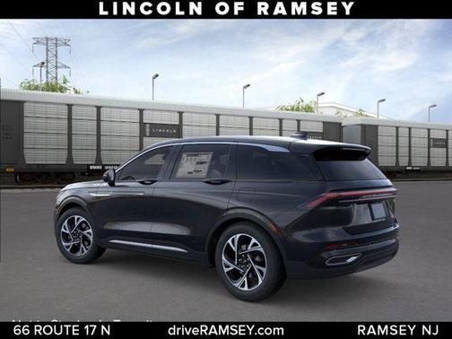 Infinite Black Metallic Clearcoat 2026 Lincoln Nautilus Premiere