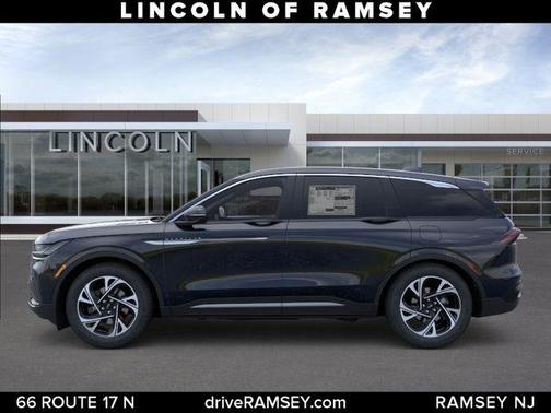 Infinite Black Metallic Clearcoat 2026 Lincoln Nautilus Premiere
