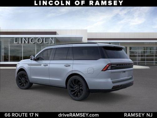 GRAY MIST METALLIC TRI-COAT 2026 Lincoln Navigator Reserve