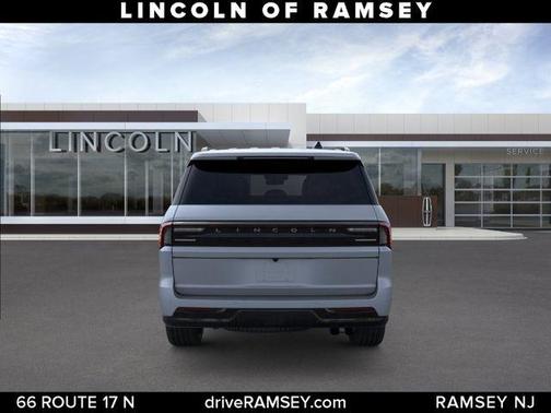 GRAY MIST METALLIC TRI-COAT 2026 Lincoln Navigator Reserve