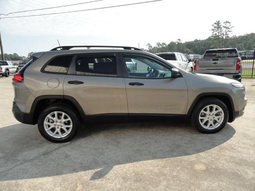 2016 Jeep Cherokee Sport