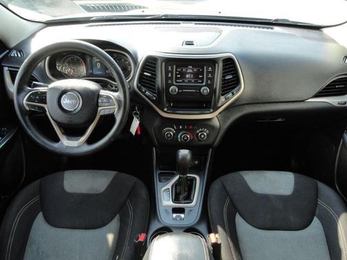 2016 Jeep Cherokee Sport