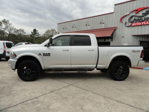 2018 RAM 2500 Laramie Crew Cab 4x4 6'4' Box