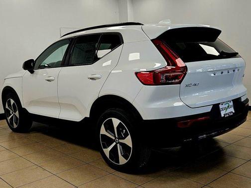 2026 Volvo XC40 B5 Plus