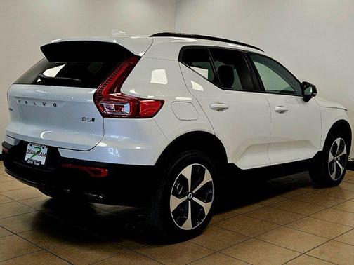 2026 Volvo XC40 B5 Plus