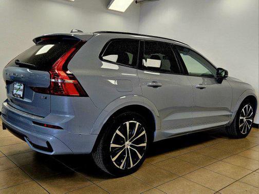 2025 Volvo XC60 B5 Ultra