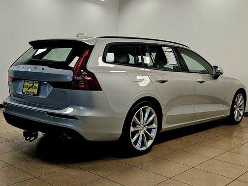 2020 Volvo V60 T5 Momentum